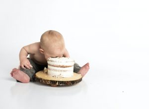 bebelus cu tort